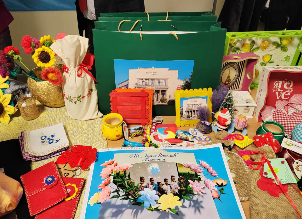 Директор на додели средстава за ученичку задругу